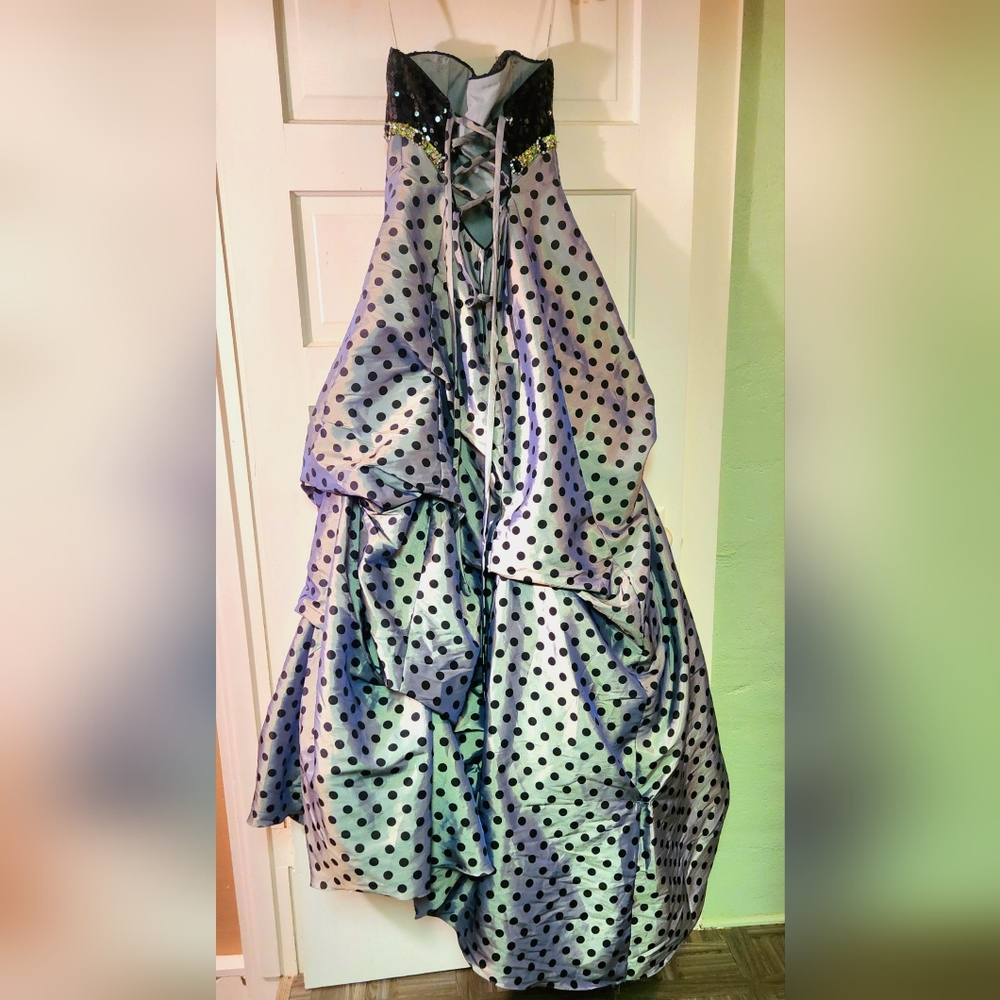 Black and Green Formal Dress - Picture 3 of 7